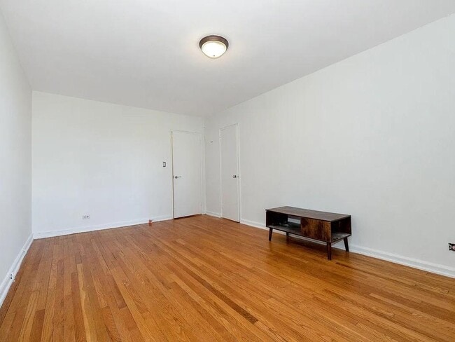 Building Photo - 445 W 240th St