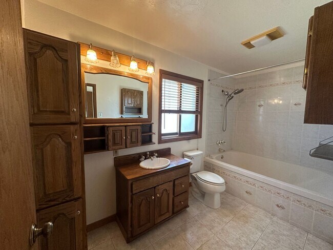 Building Photo - 5182 Buckboard Dr