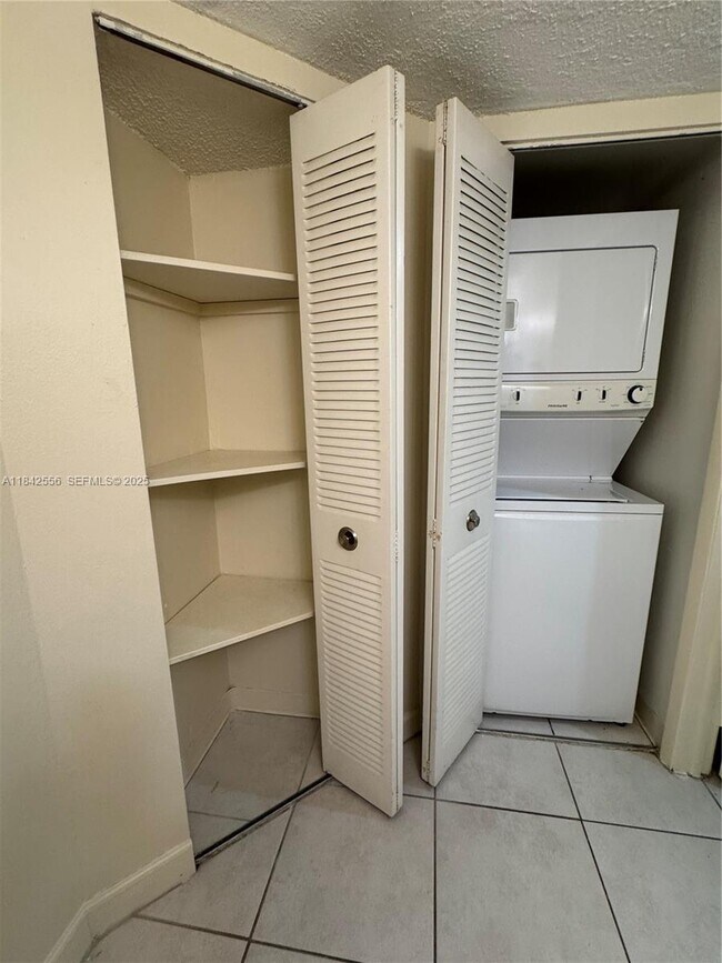 Building Photo - 8205 SW 152nd Ave