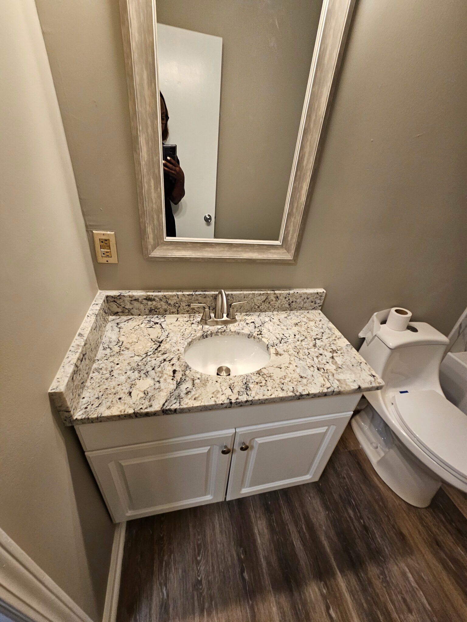 Building Photo - 1131 W Brookgreen Dr