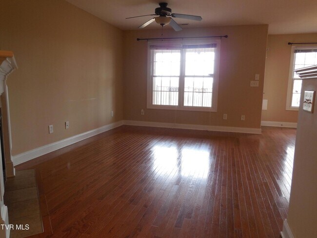 Building Photo - 341 Coldwater Dr