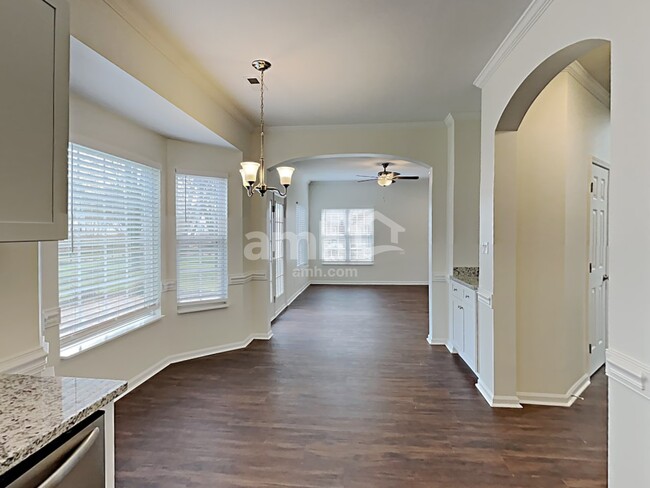 Building Photo - 3806 Glen Lyon Dr