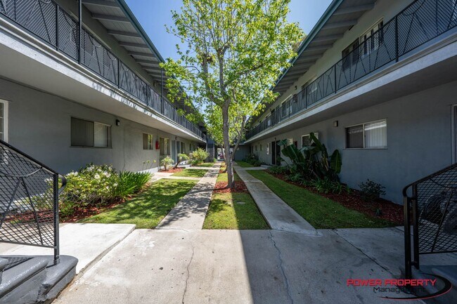 Building Photo - 821 N Eucalyptus