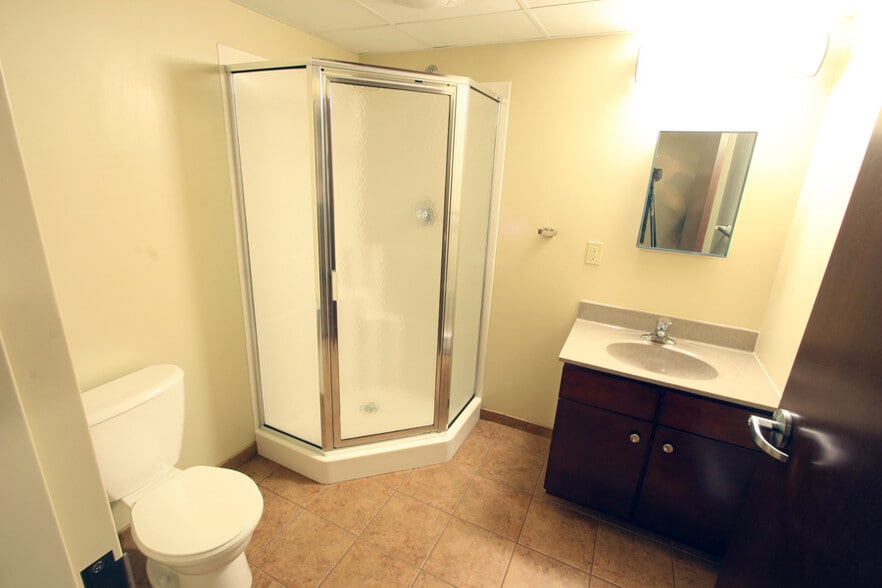 Bathroom - 152 W Main St
