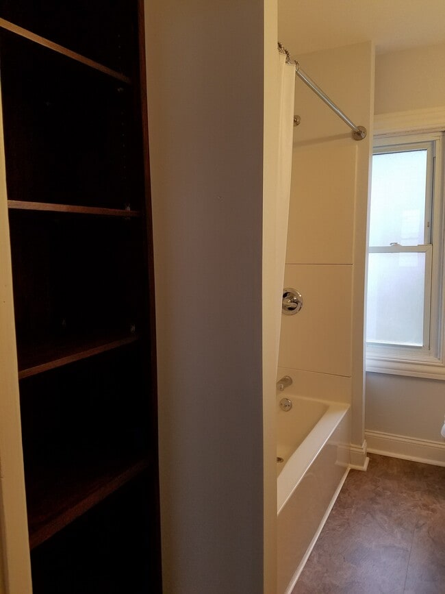 Building Photo - 96 Linshaw Ave