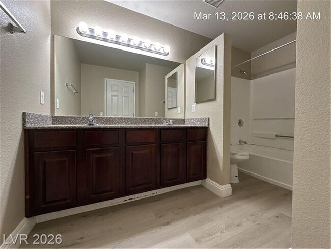 Building Photo - Fantastic NW second-floor unit with a welcoming layout and great natural flow!