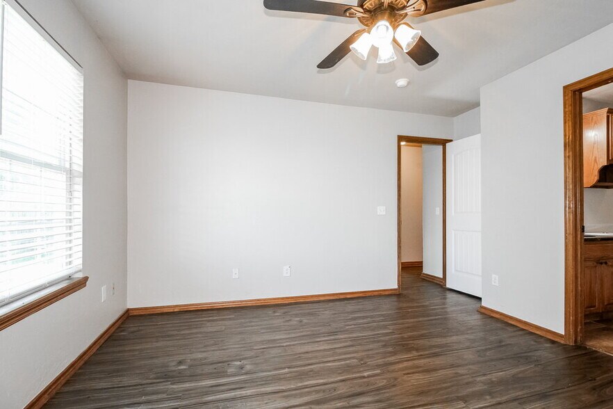 Building Photo - 816 Eric Cir