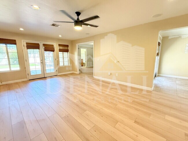Building Photo - 1326 W Palm Ln