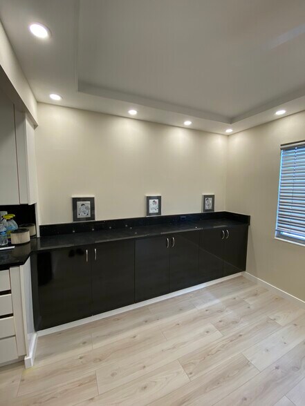 Building Photo - 4048 Exeter C