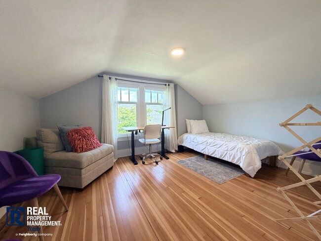 Building Photo - Fully Furnished North Tacoma Home Near Ruston Way & Stadium District!