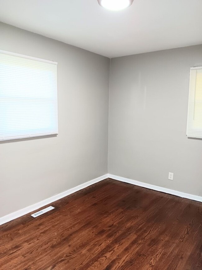 Building Photo - Just Listed! Updated Home – Move-In Ready