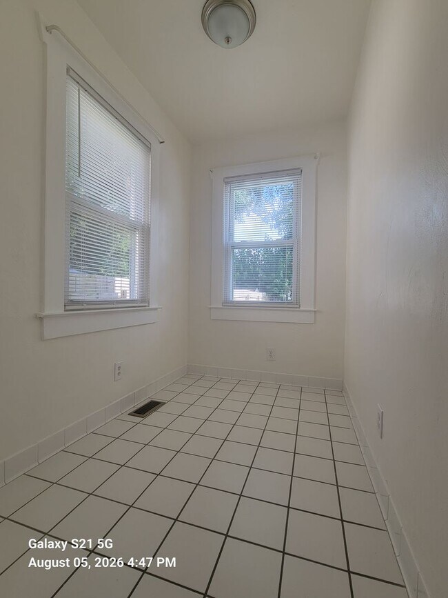 Building Photo - 219 Beechwood Ave
