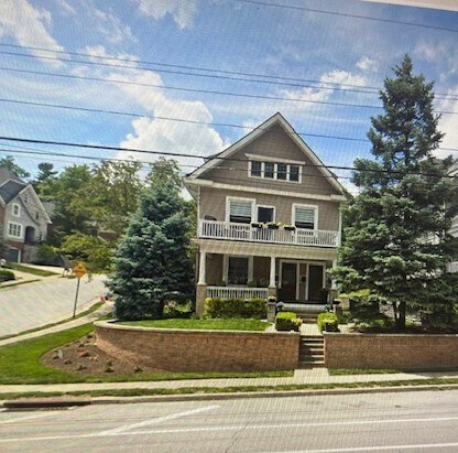 Summer outside - 769 Delta Ave