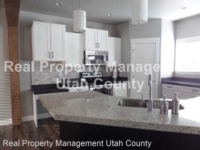 Building Photo - 3 br, 2.5 bath House - 5516 West Florence ...