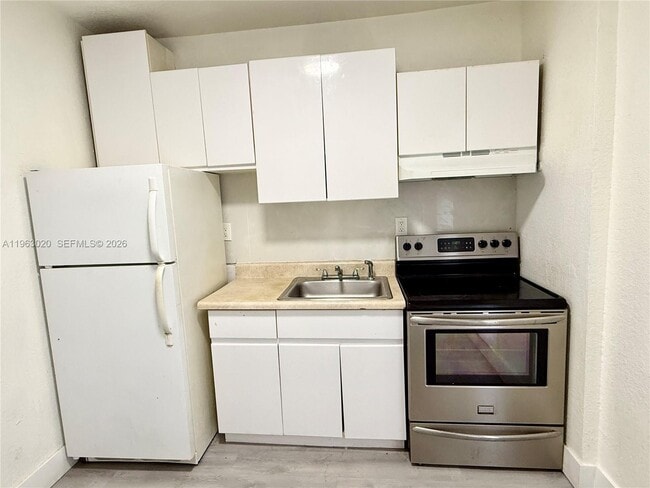 Building Photo - 5903 SW 26th Terrace