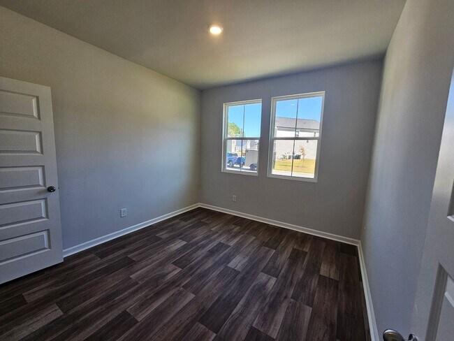 Building Photo - Waterway Commons - 4 Bedroom / Single Car ...