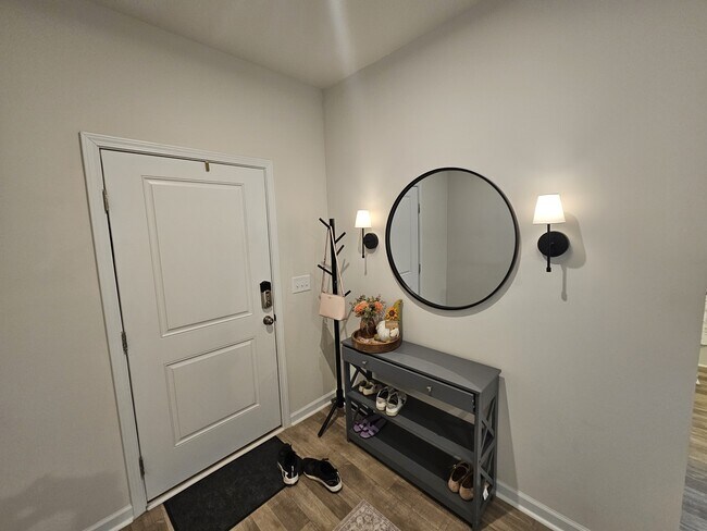 Building Photo - 698 Oak Br Pl