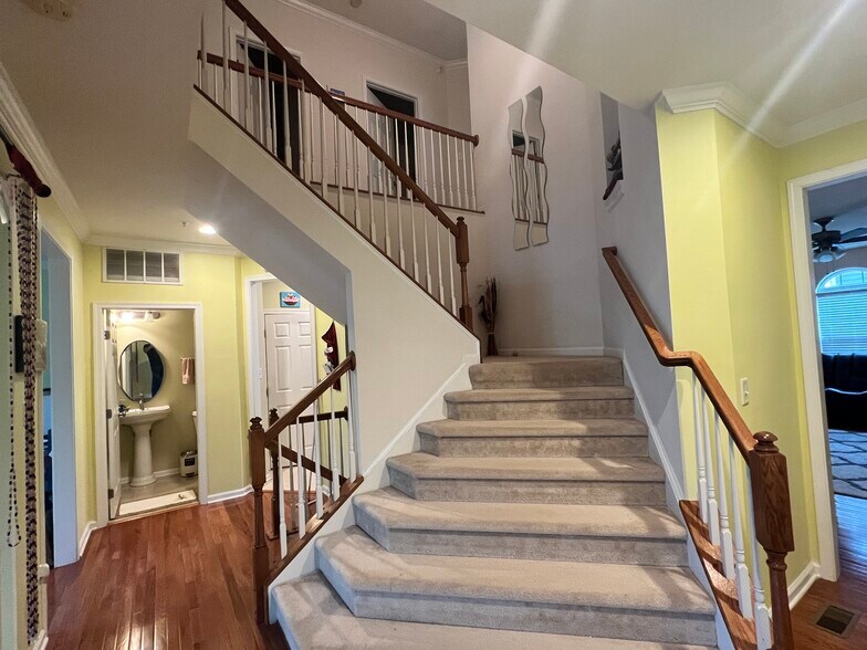 Building Photo - 2109 Liesfeld Pky