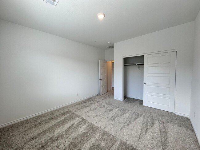 Building Photo - 329 Laurel Peak Dr