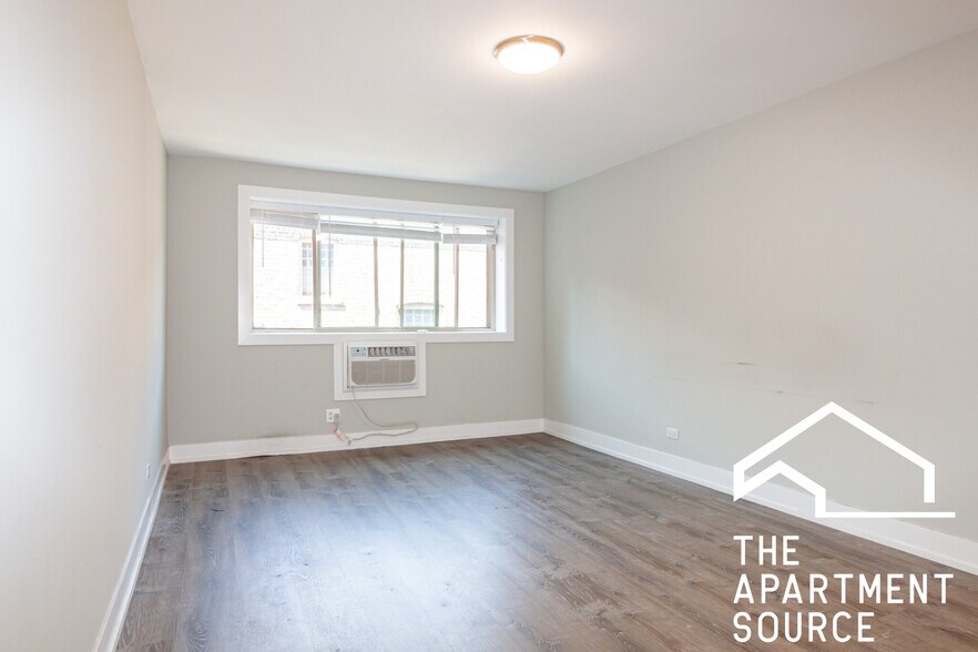 Building Photo - 529 W Surf St