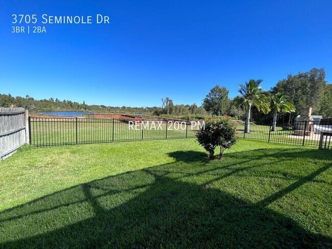 Building Photo - 3705 Seminole Dr