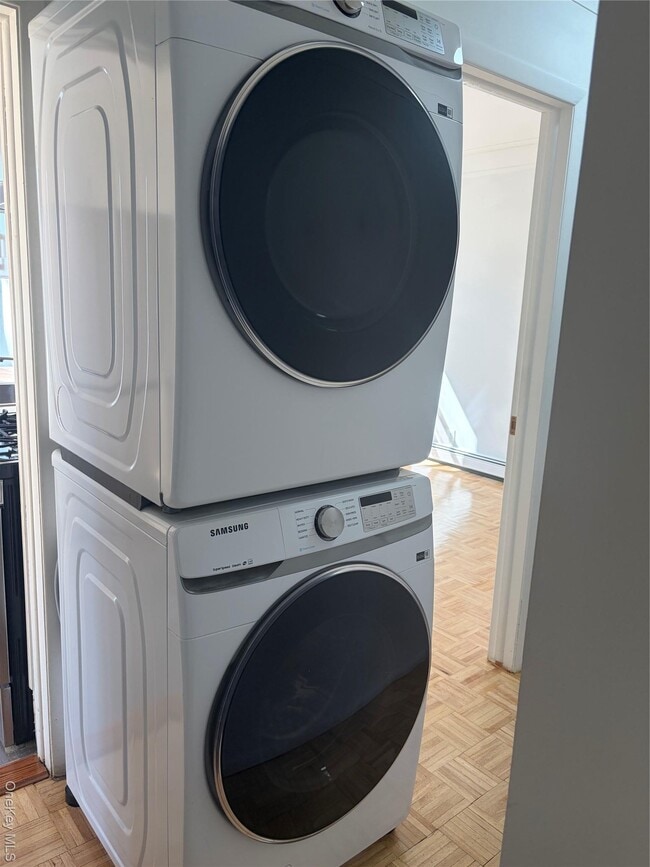 Building Photo - 196-03 42nd Ave