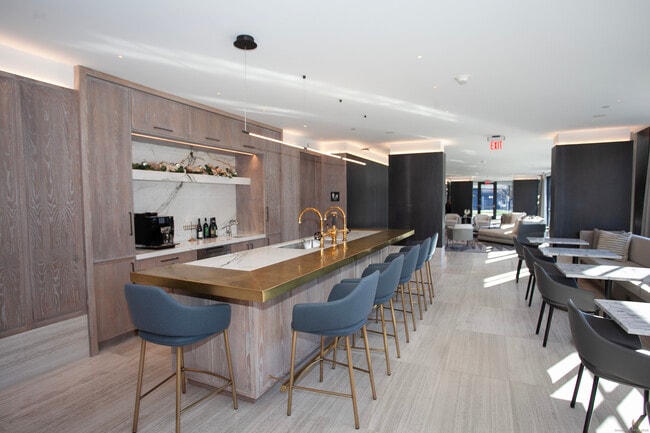 Building Photo - 41 Richmondville Ave