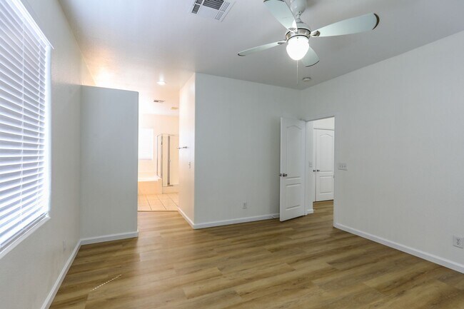 Building Photo - 3 Bedroom And Loft Southwest Gated Communi...