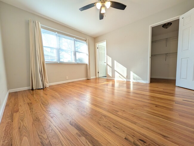 Building Photo - 3670 Tremont Dr