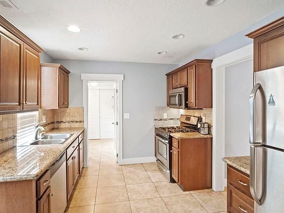 Building Photo - 1860 S 800 E