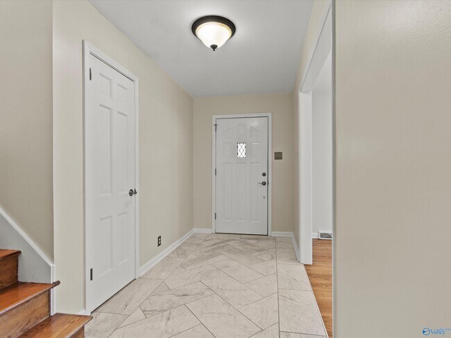 Building Photo - 826 Eldorado Ave SE