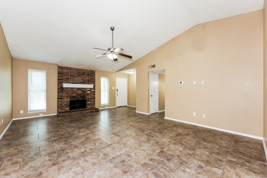 Building Photo - 1712 Choctaw Dr
