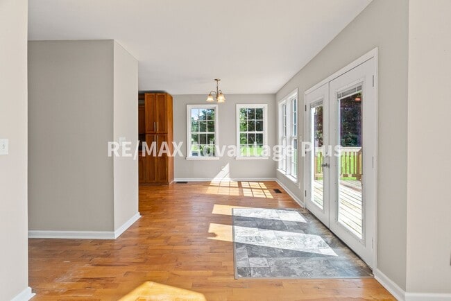 Building Photo - Picturesque 3-Bedroom Home with Cathedral ...
