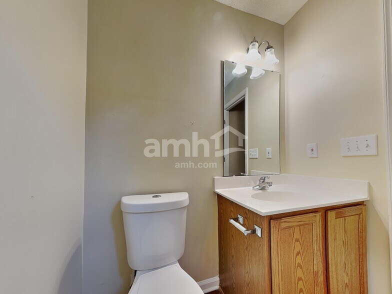 Building Photo - 6400 Ivystone Dr