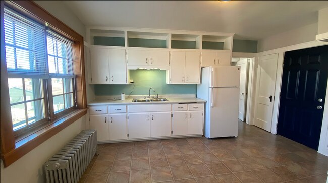 Building Photo - 1802 E Howard Ave