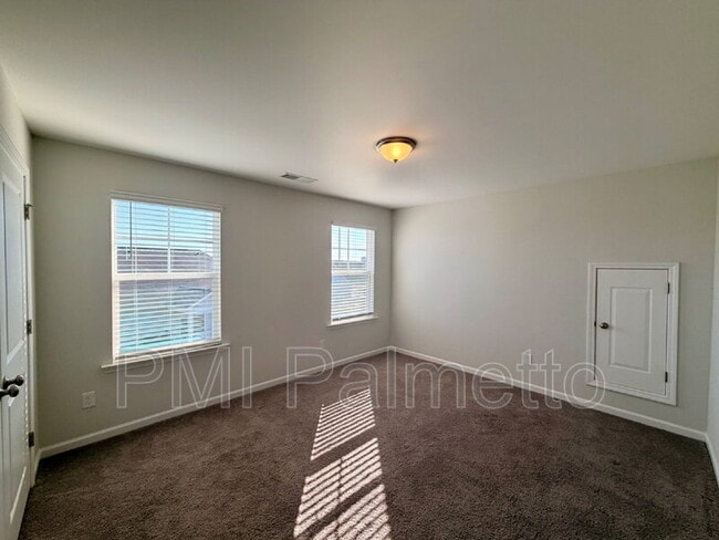 Building Photo - 456 Durwin Wy