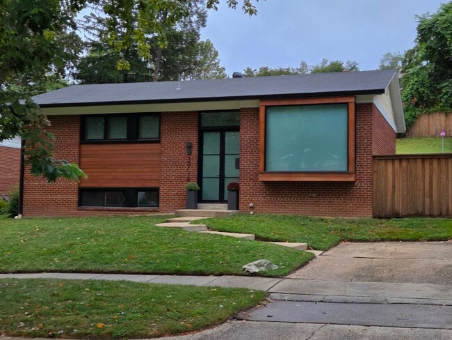 Primary Photo - Large 5 Bed + 3 BA SF Home in Kensington MD