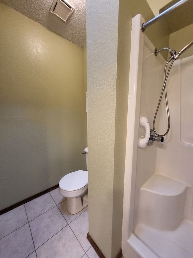 Building Photo - (3) Bed/(2) Bath in Eagle Cliff Addition A...