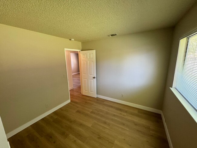 Building Photo - 3 bedroom 2 bathroom | House in Tahoe Park