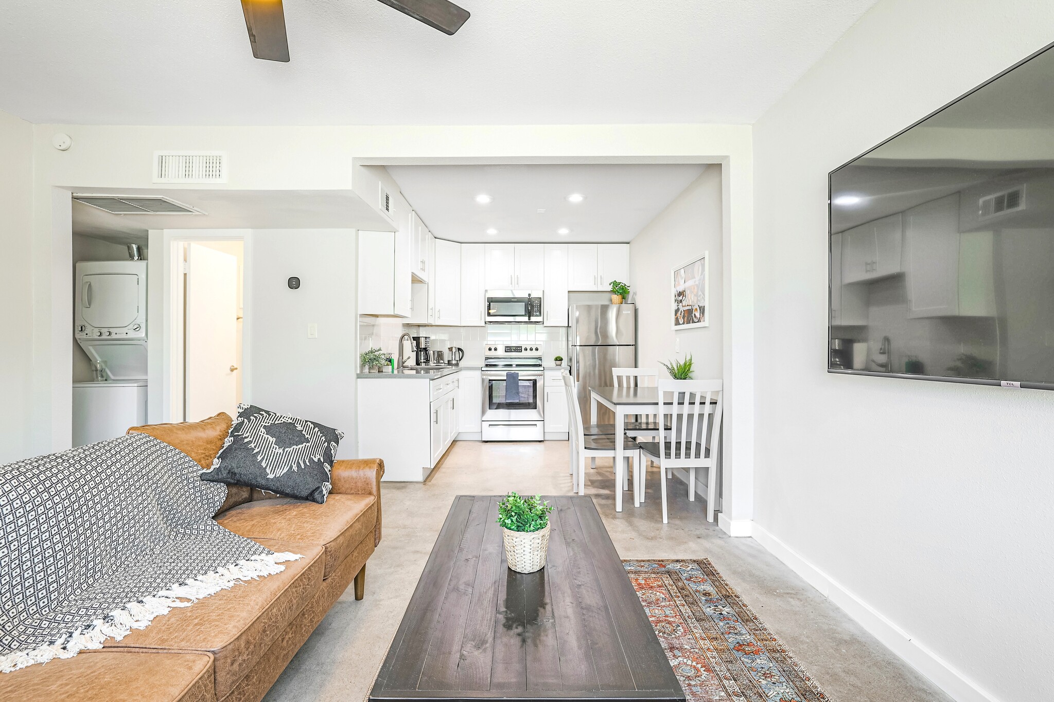 Living room - Kitchen - 2821 E Turney Ave