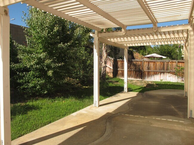 Building Photo - Four Bedroom Three Bathroom Home in Murrieta!