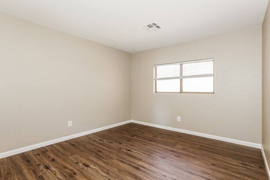 Building Photo - 11545 W Scotts Dr