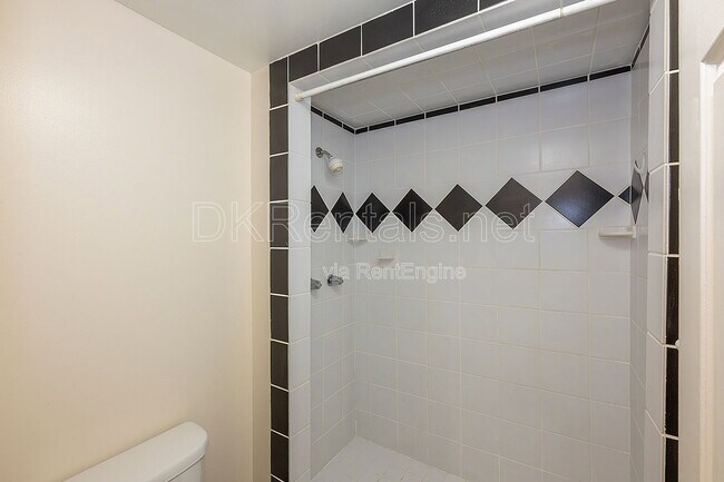 Building Photo - 103 Ashling SE