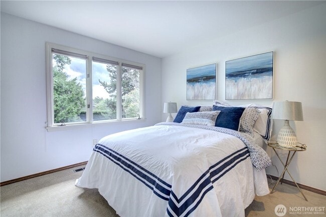 Building Photo - RARE Find House for Rent in Yarrow Point!