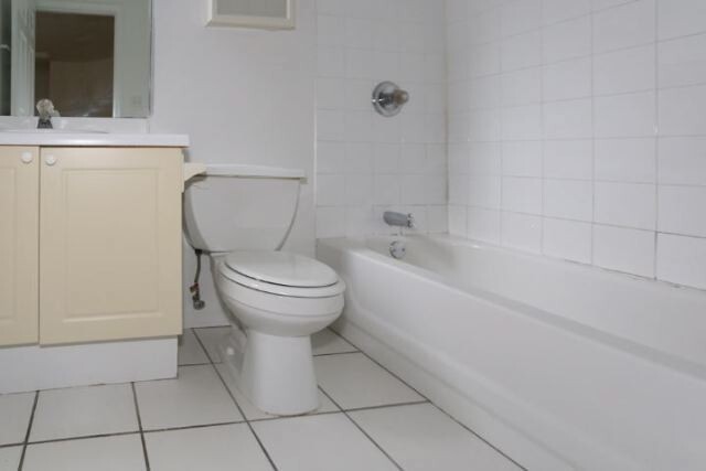 Building Photo - 909 W Dakin St