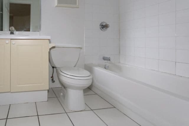 Building Photo - 922 W Dakin St