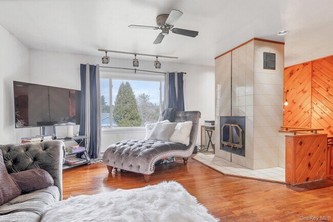 Building Photo - 10 Hanover Dr