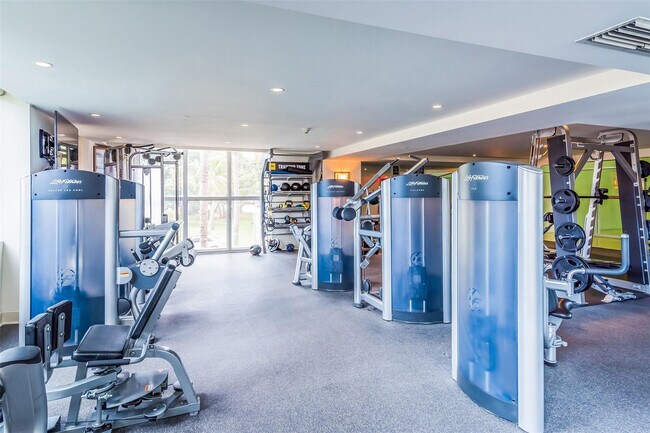 Building Photo - 2110 N Ocean Blvd