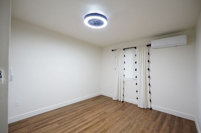 Building Photo - 4773 Sierra St