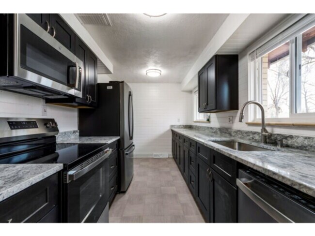 Building Photo - 6113 Holland St